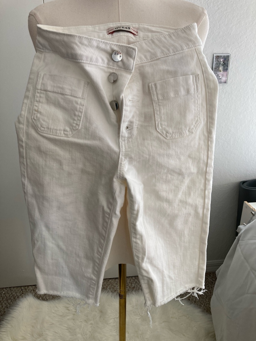 Subcategory selection for white pants